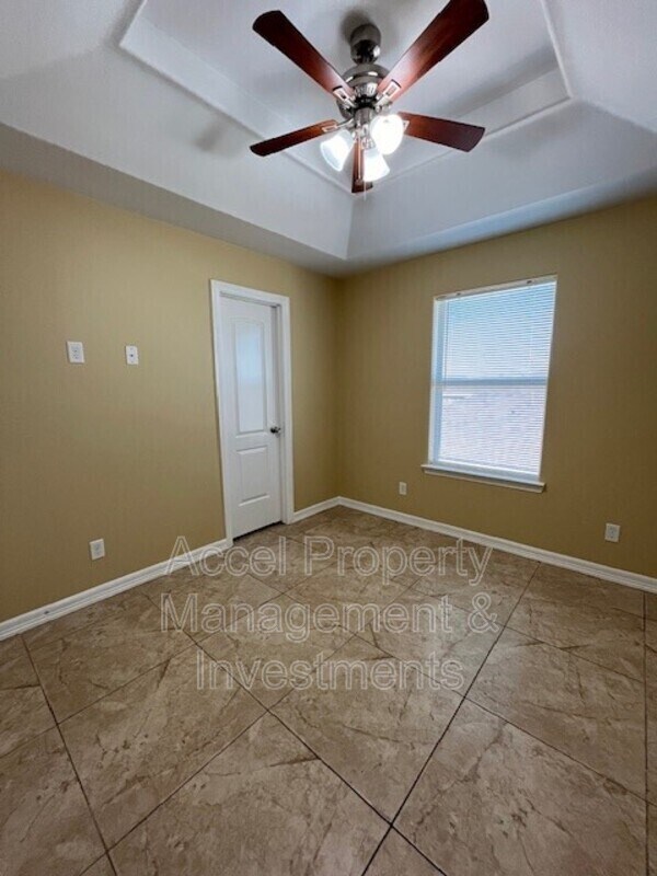 Building Photo - 2607 E Eisenhower Ave