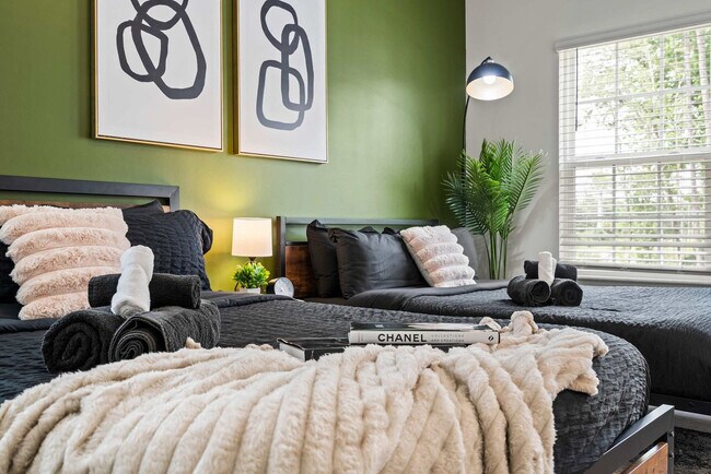 Building Photo - 8021 Brightside Dr