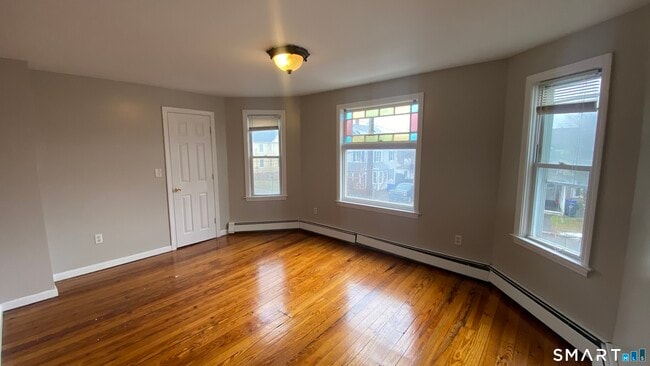 Building Photo - 82 James St