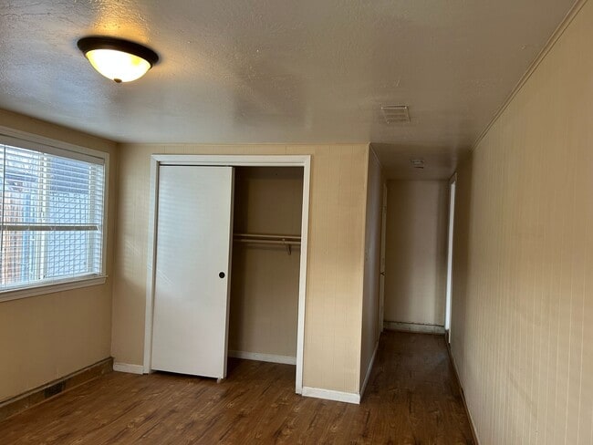 Building Photo - **SPARKS HOME**