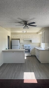 Building Photo - 2240 Franzen Ave