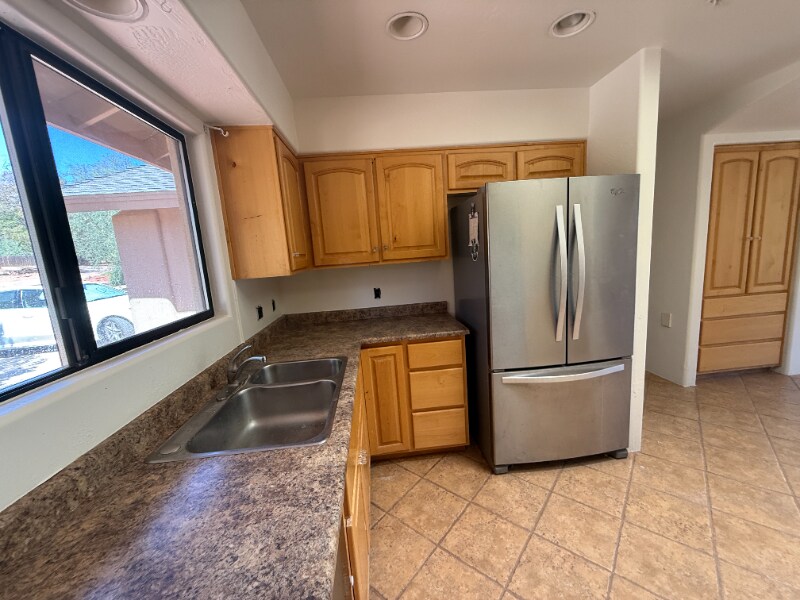 Building Photo - 55 Sunset Ln