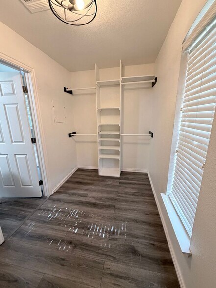 Building Photo - 9108 Gristmill Ct