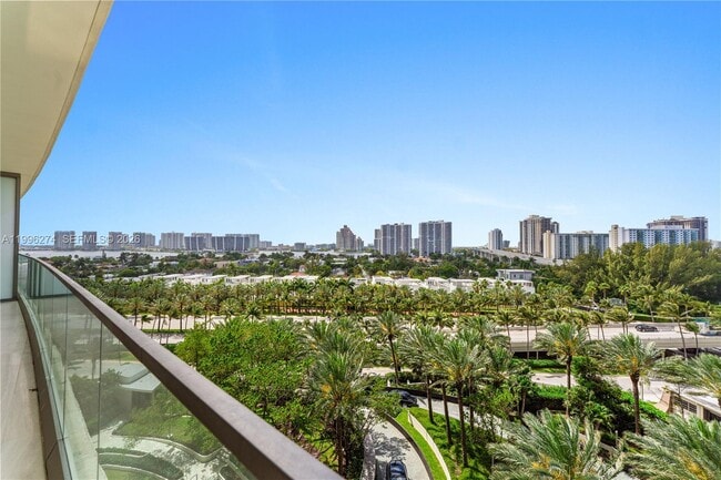 Building Photo - 18975 Collins Ave