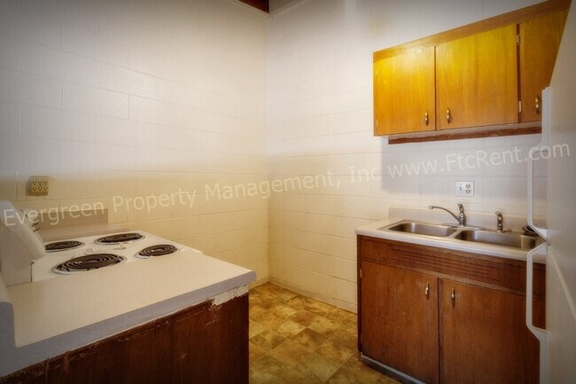 Building Photo - 701 Parker St