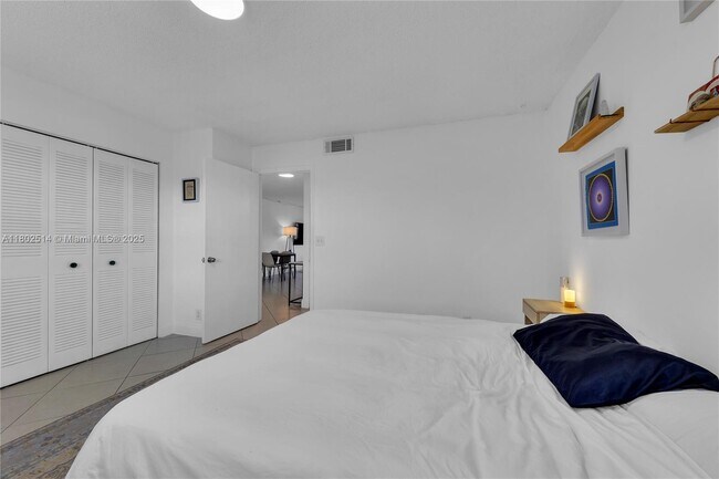 Building Photo - 333 SW 86th Ave