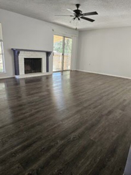 Building Photo - 4735 El Vedado St