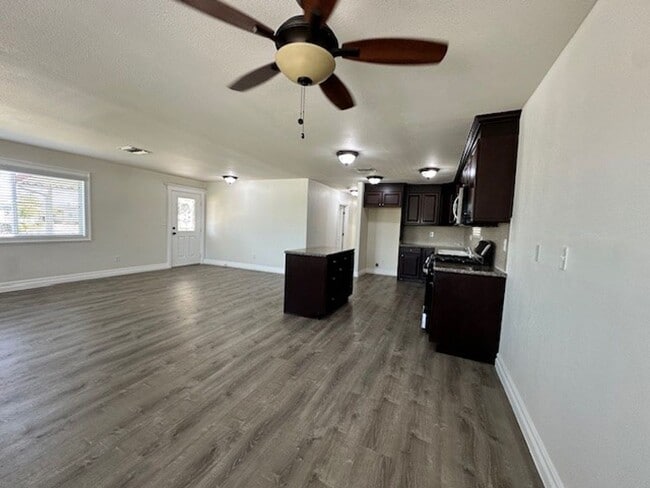 Building Photo - Los Alisos Home Estates