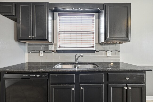 Building Photo - 955 Pacific Silver Ct