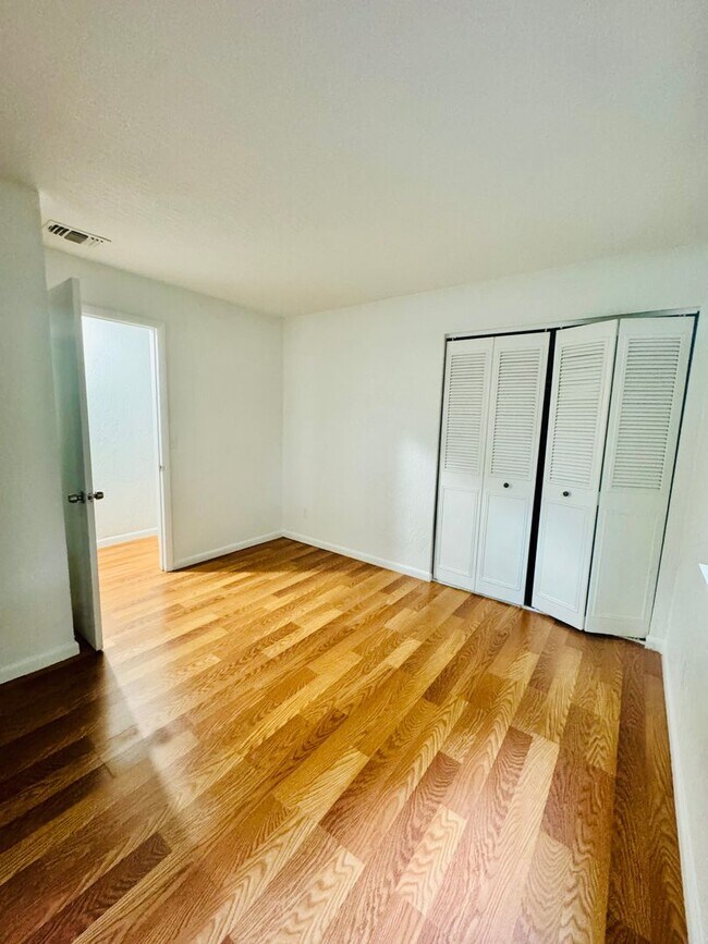 Building Photo - 2160 Forest Knoll Dr NE