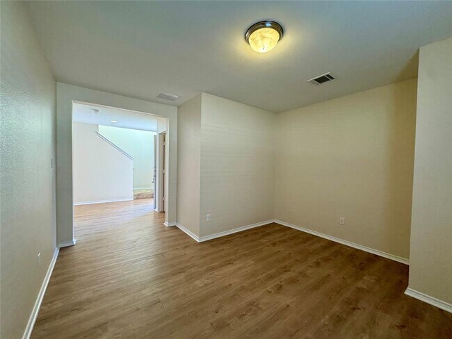 Building Photo - 291 Gina Dr