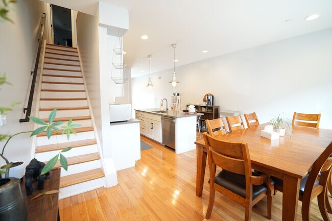 Building Photo - 341 Cantrell St