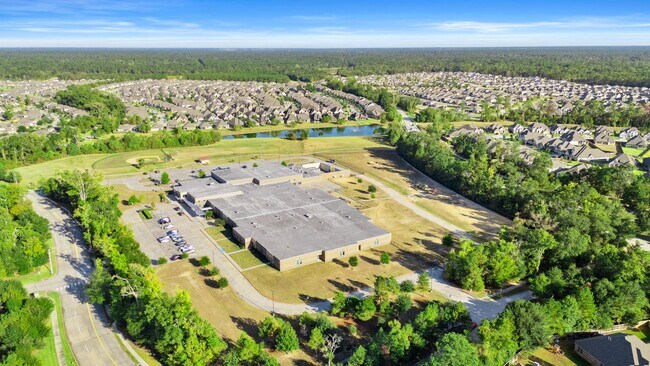 Building Photo - 18718 Clearwater Brk Dr