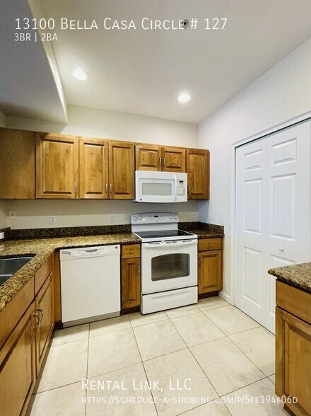 Building Photo - 13100 Bella Casa Cir