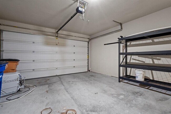 Building Photo - 9201 Brodie Ln