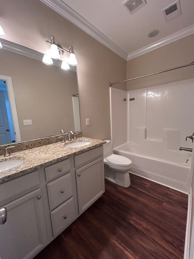 Building Photo - Beautiful 3bed, 2bath Home in Park Circle