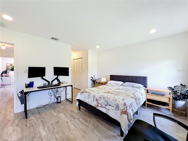 Building Photo - 5501 Memorial Dr