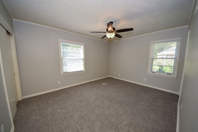 Building Photo - Cute and UPDATED 3 bed 2 bath home near GREAT SCHOOLS.