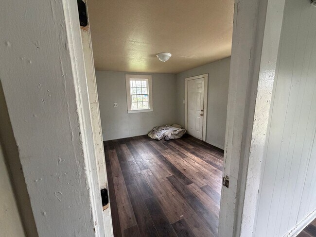 Building Photo - 433 Yarborough St