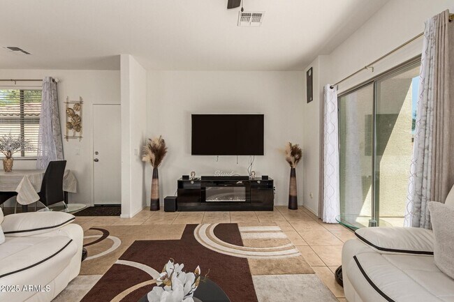 Building Photo - 11849 N 147th Dr