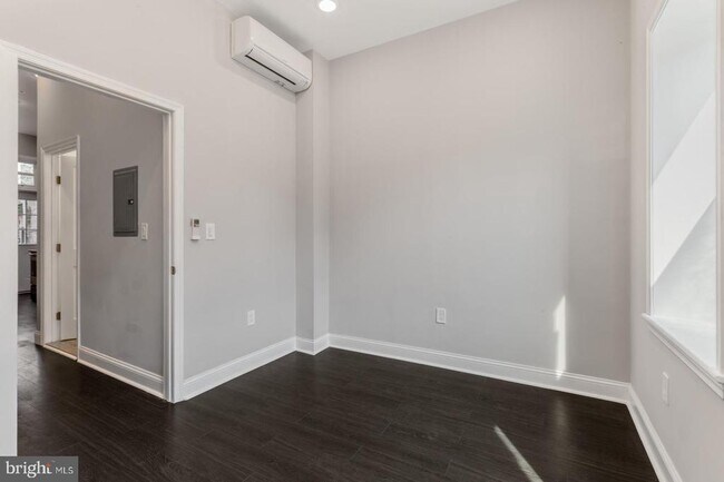 Building Photo - 624 N 35th St