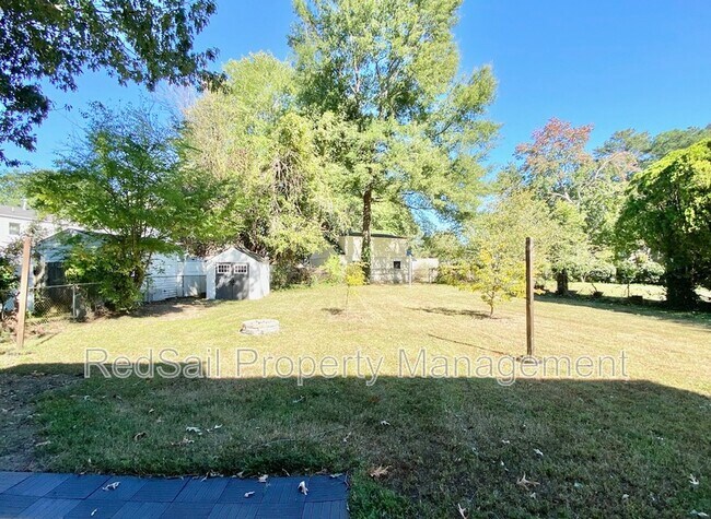 Building Photo - 146 Linbrook Dr