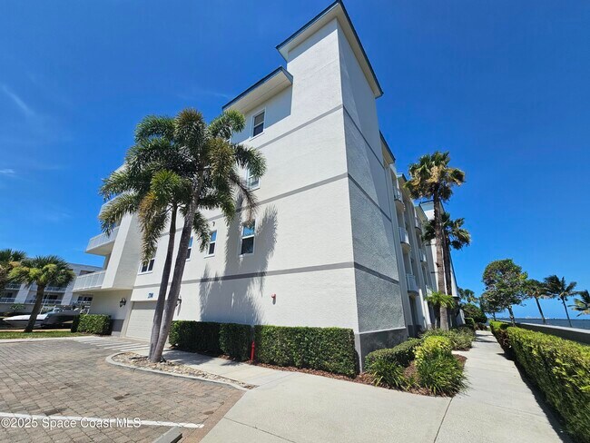 Building Photo - 590 S Banana River Dr