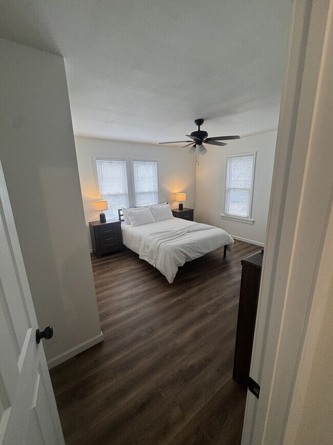 Building Photo - 6559 Hoffman Ave