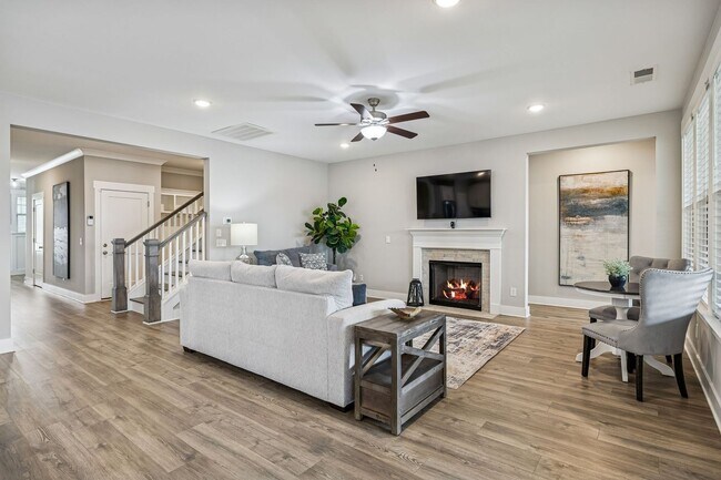 Building Photo - Stunning Craftsman-Style Rental Home with Flexible Living Space & Luxury Upgrades!