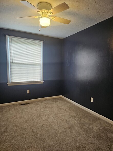 Building Photo - 259 Lakeview Dr