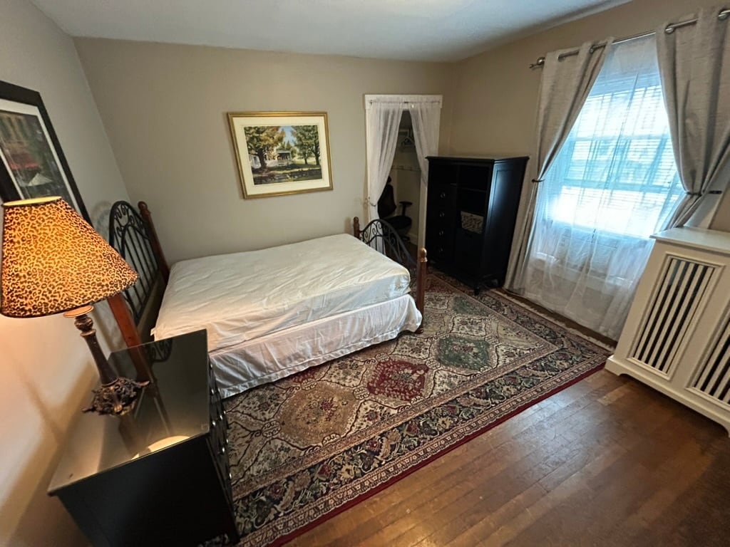 Includes walk in closet - 87 Water St