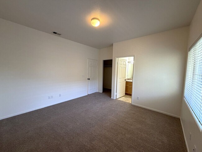 Building Photo - l31400