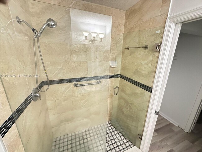 Building Photo - 1139 Freshwater Lakes Dr