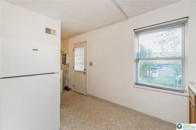 Building Photo - 240 Palmer St