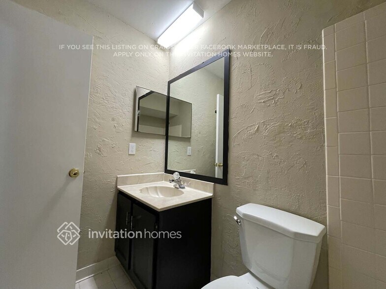 Building Photo - 14734 Oak Vine Dr