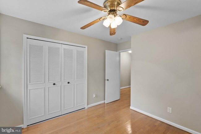 Building Photo - 6048 Redwood Ln