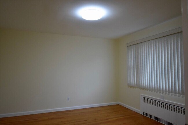 Building Photo - 356 Slocum Way