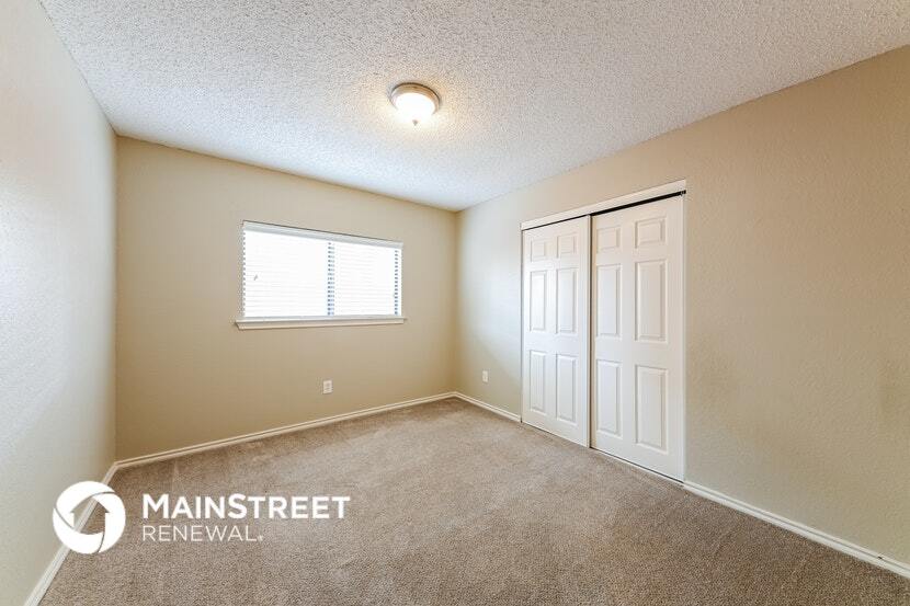 Building Photo - 816 Willow Wood Dr