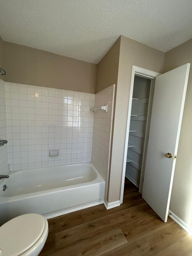 Building Photo - Comfort & Convenience at Westfield Gardens Lexington - 357G