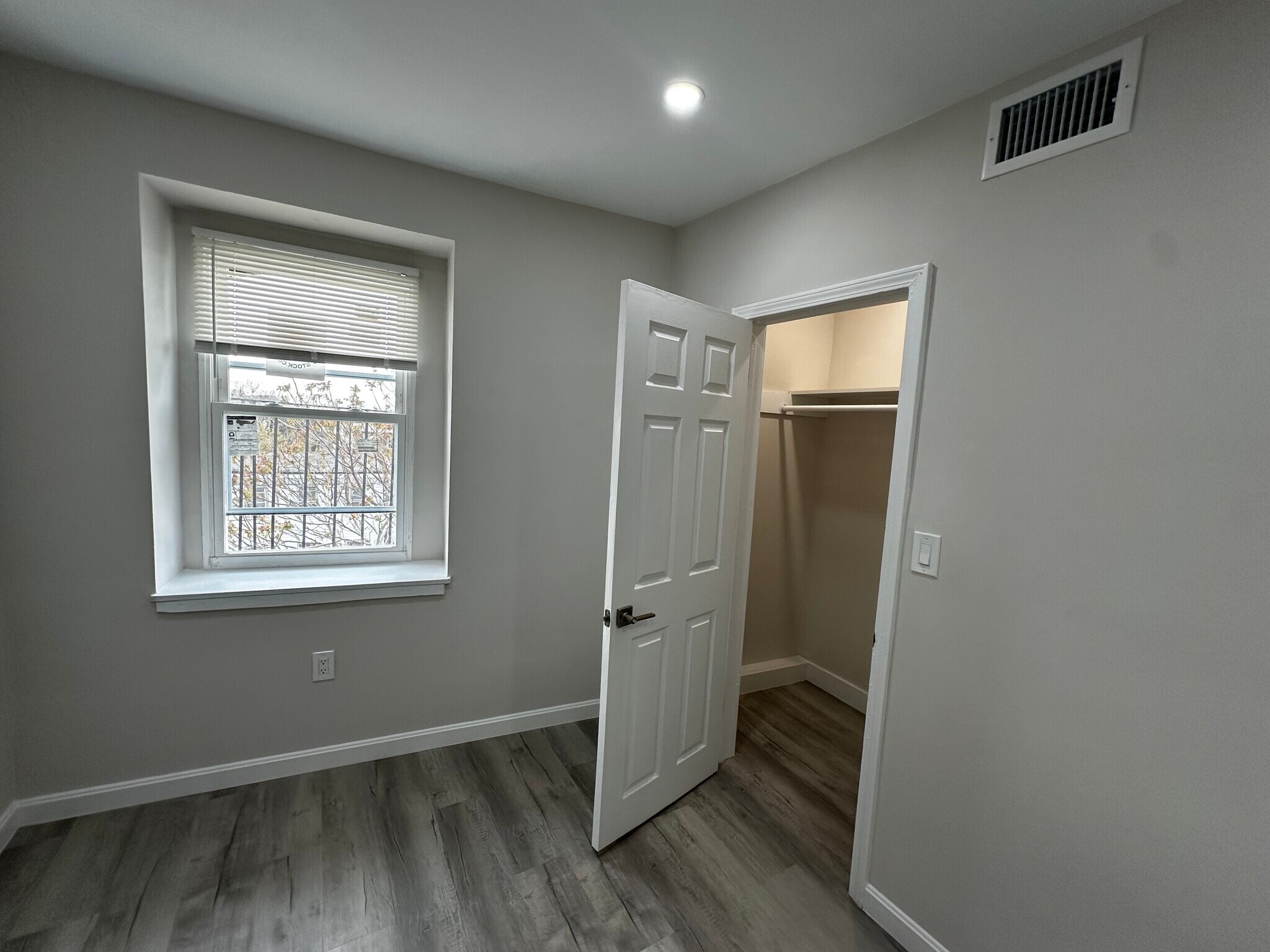 Building Photo - 57 Bennington St