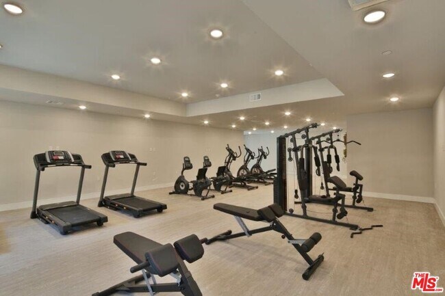 Building Photo - 837 S Harvard Blvd