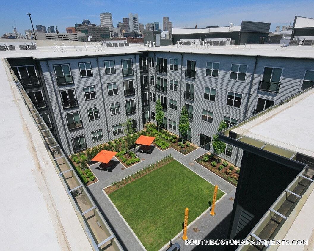 Building Photo - 320 D St