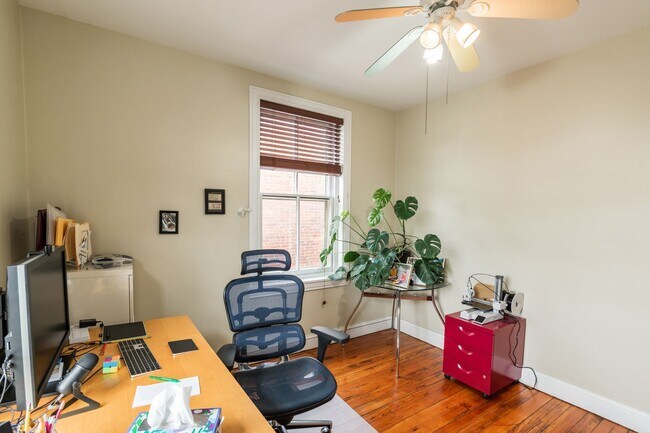 Building Photo - 206 S 43rd St