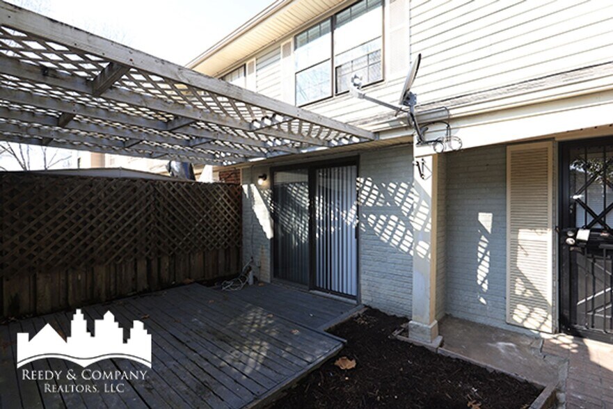 Building Photo - 6760 Racquet Club Dr