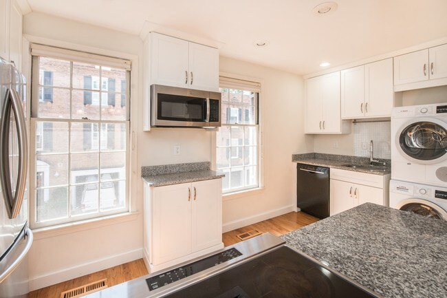 Building Photo - 2527 Queen Annes Ln NW