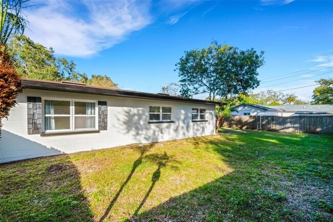 Building Photo - 1824 Roanoke Ave