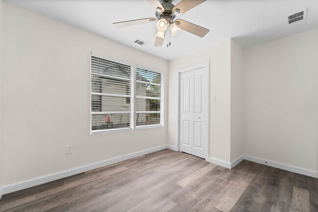 Building Photo - 1615 1/2 McKee St