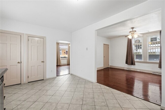 Building Photo - 112 Dewitt St