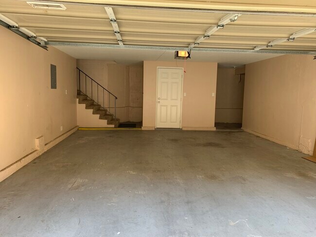 Building Photo - 4219 Walnut Grove Ave