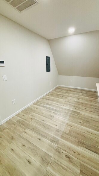 LIVING ROOM - 46 Bridge St